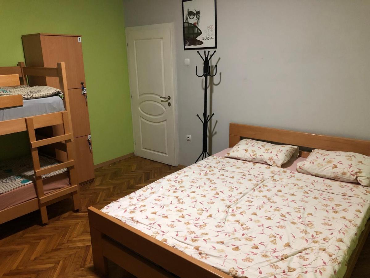 Skopje Downtown Hostel エクステリア 写真