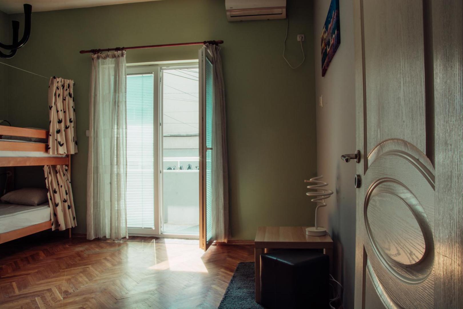 Skopje Downtown Hostel エクステリア 写真